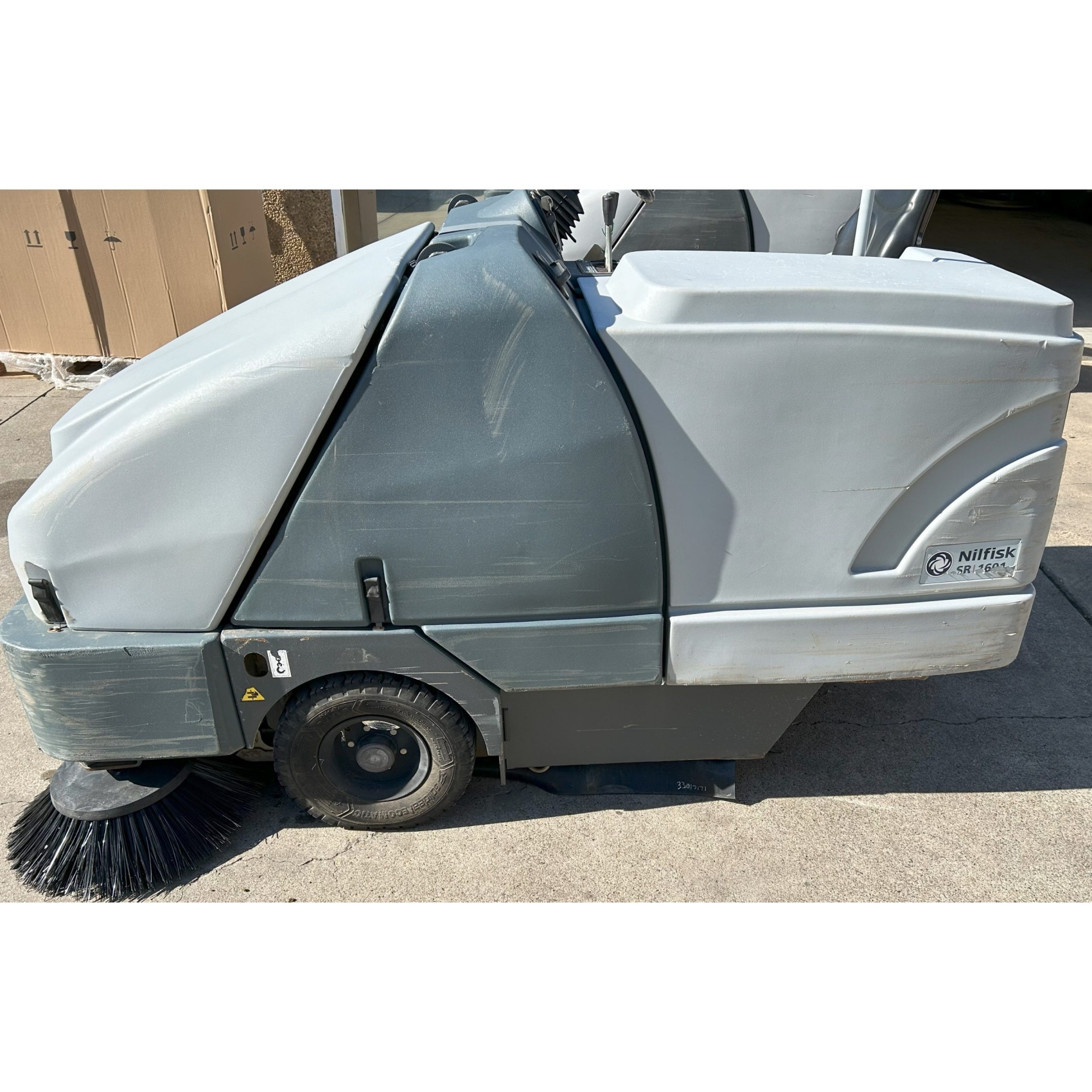 Nilfisk SR1601 Diesel rider sweeper No.854