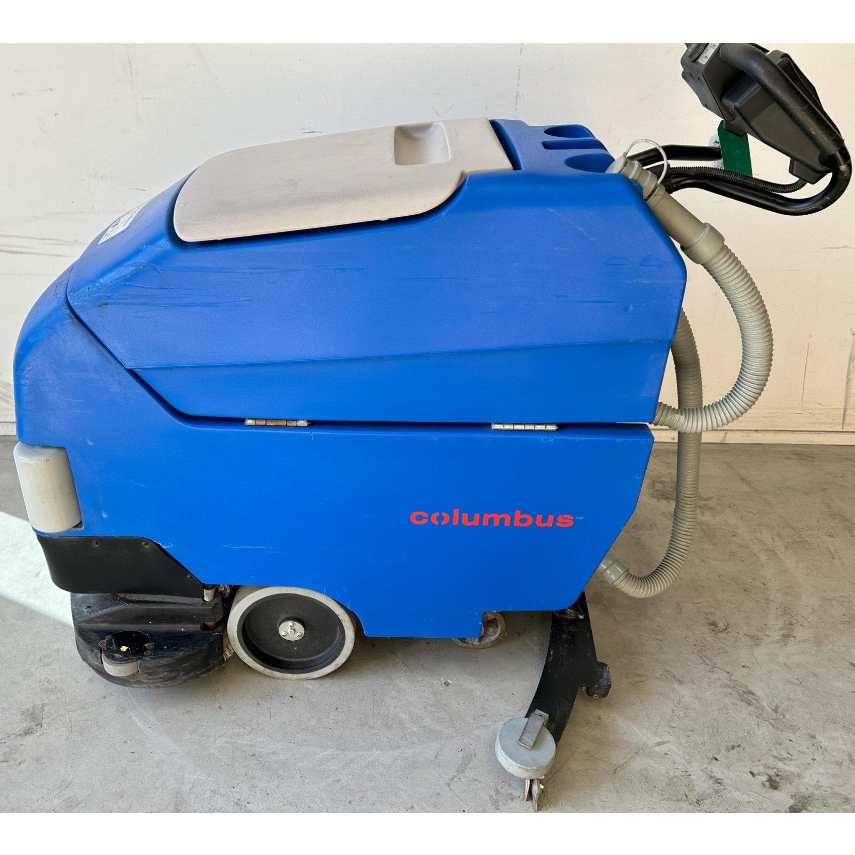 Columbus RA66BM60 walk behind scrubber No.852