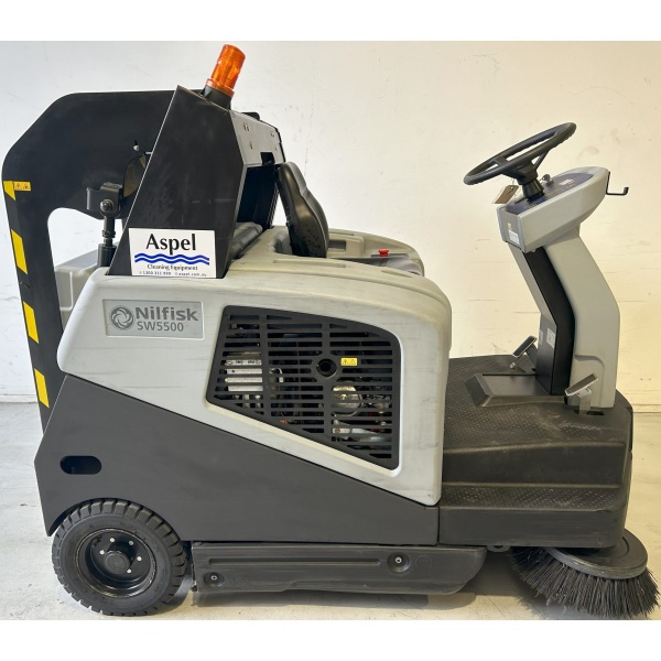 Nilfisk SW5500 rider high-dump LPG sweeper No.856 - Image 2
