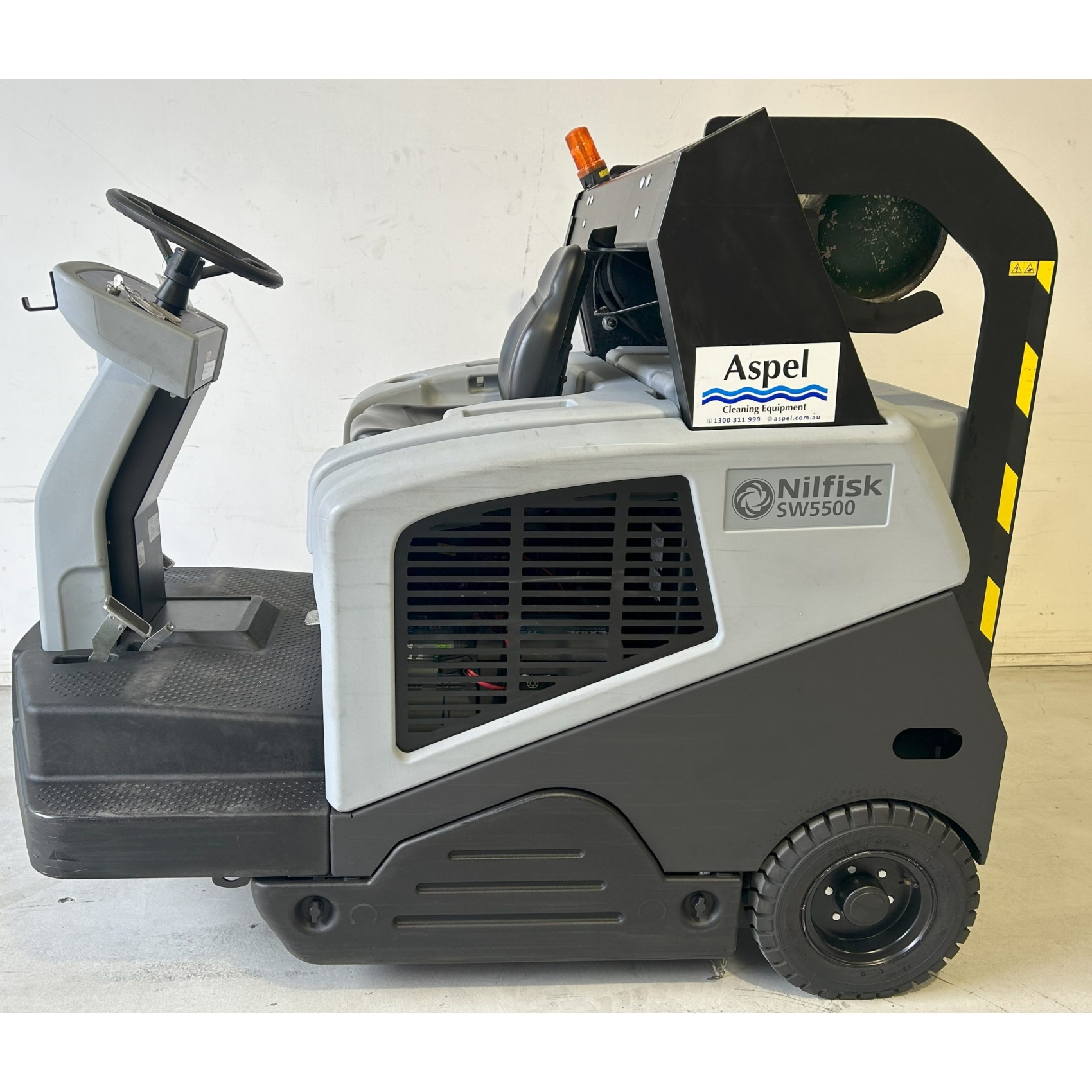 Nilfisk SW5500 rider high-dump LPG sweeper No.856
