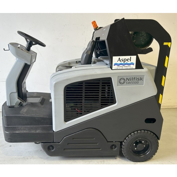 Nilfisk SW5500 rider high-dump LPG sweeper No.856