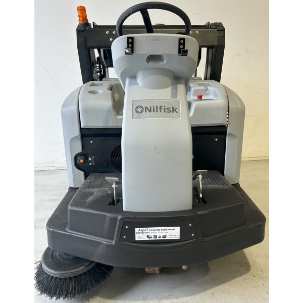 Nilfisk SW5500 rider high-dump LPG sweeper No.856 - Image 8