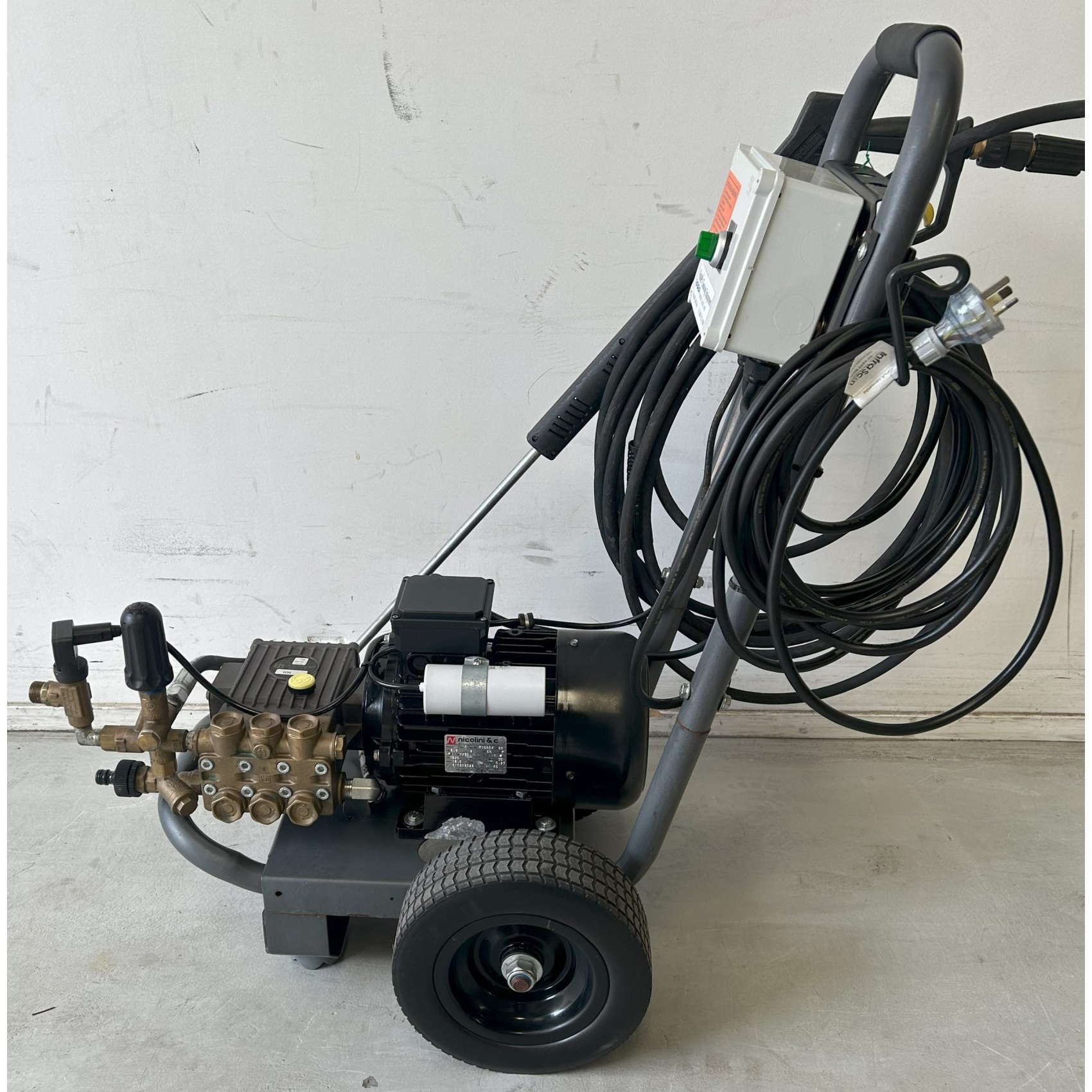 CW90/11 ex rental single phase pressure cleaner No.921